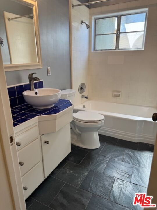 Bathroom, Interior, Tile Countertops