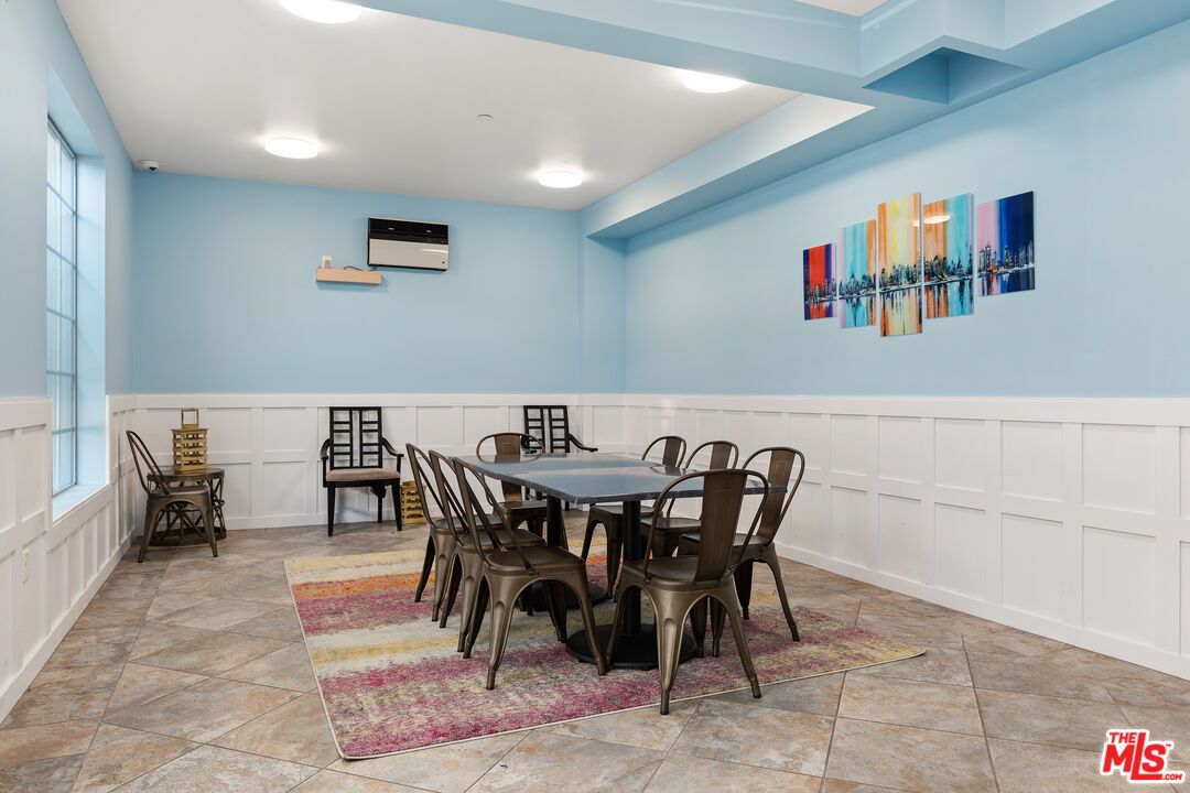 Dining room, Interior, Recessed Lighting
