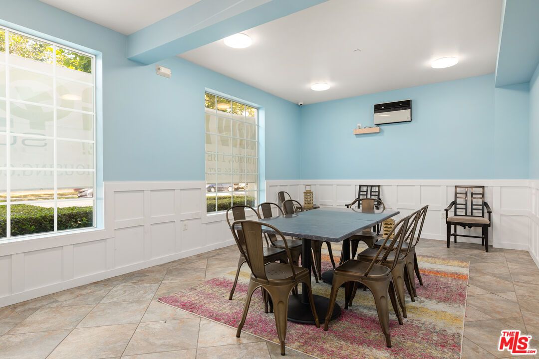 Dining room, Interior, Recessed Lighting