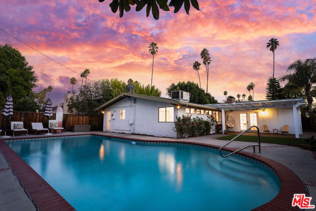 Exterior, Pool