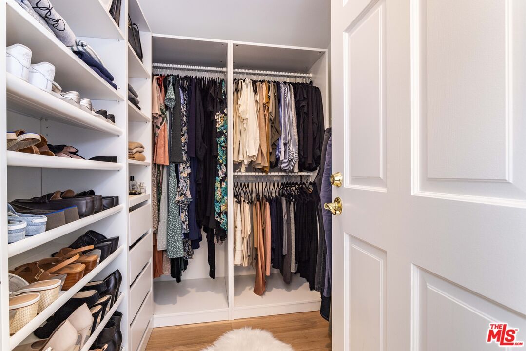 Interior, Walk-in Closets, Wood Texture Flooring