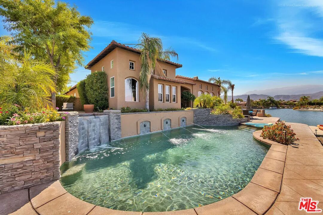 Exterior, Pool, Water
