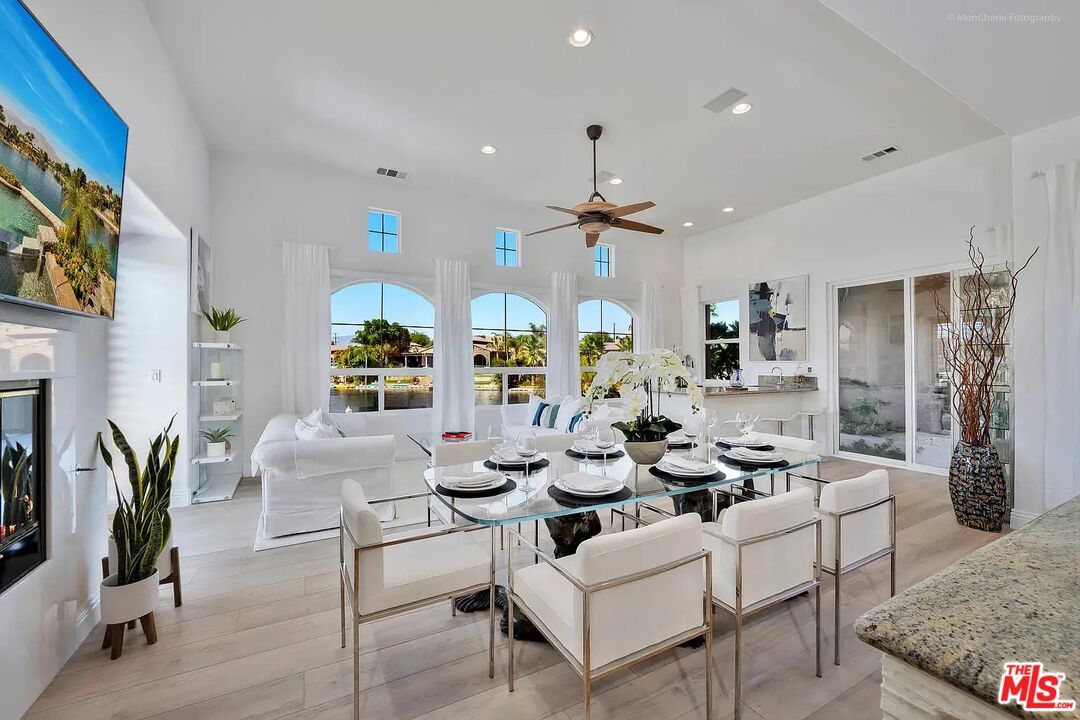 Dining room, Interior, Living room, Recessed Lighting, Wood Texture Flooring