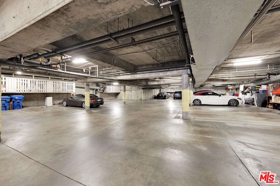 Garage, Interior