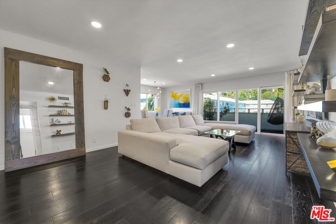 Interior, Living room, Pendant Lights, Recessed Lighting, Wood Texture Flooring