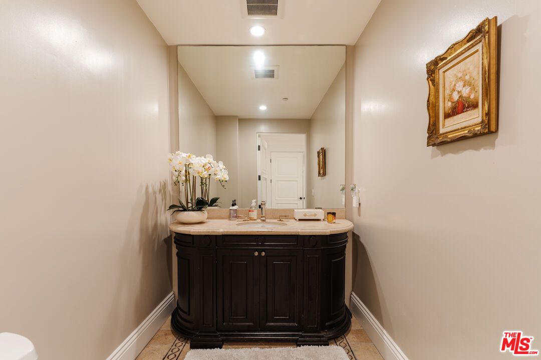 Bathroom, Interior, Recessed Lighting