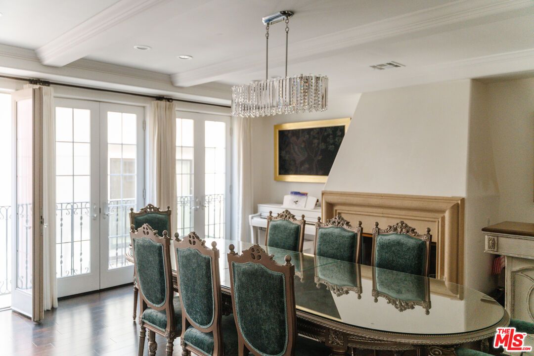 Chandelier, Dining room, Interior, Recessed Lighting, Wood Texture Flooring