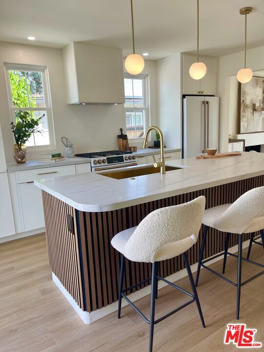 Interior, Kitchen, Pendant Lights, Recessed Lighting, Wood Texture Flooring