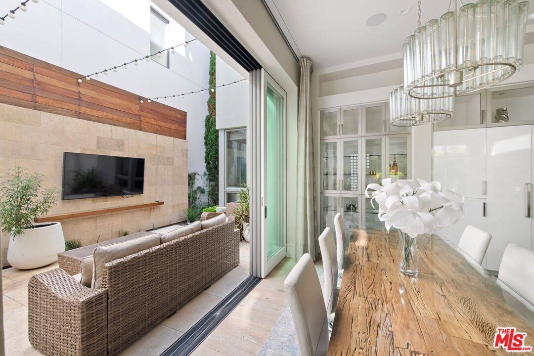 Chandelier, Dining room, Interior, Living room, Pendant Lights