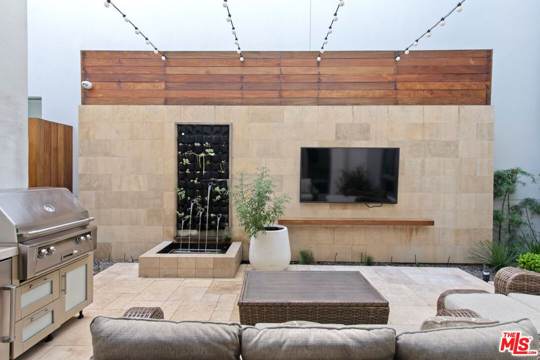Exterior, Outdoor Kitchen