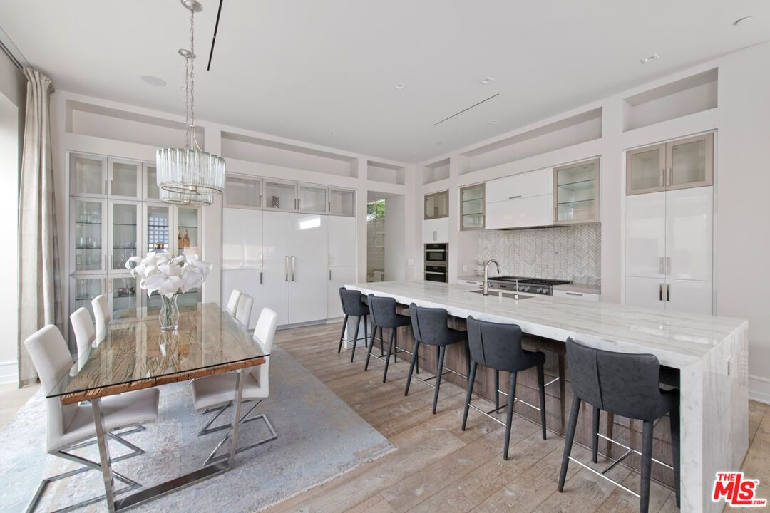 Chandelier, Dining room, Interior, Kitchen, Recessed Lighting, Wood Texture Flooring