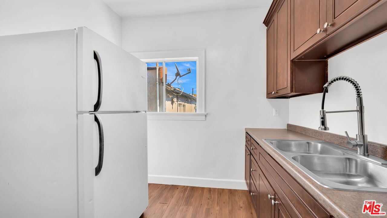 Interior, Kitchen, Water, Wood Texture Flooring