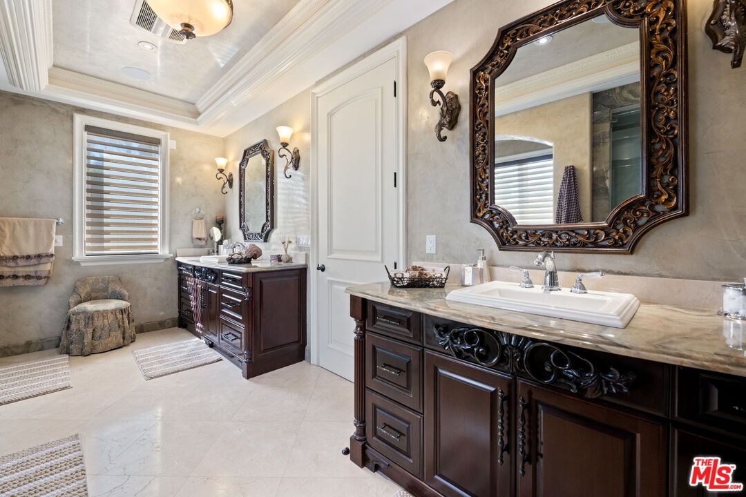 Bathroom, Dual Sink Vanities, Interior
