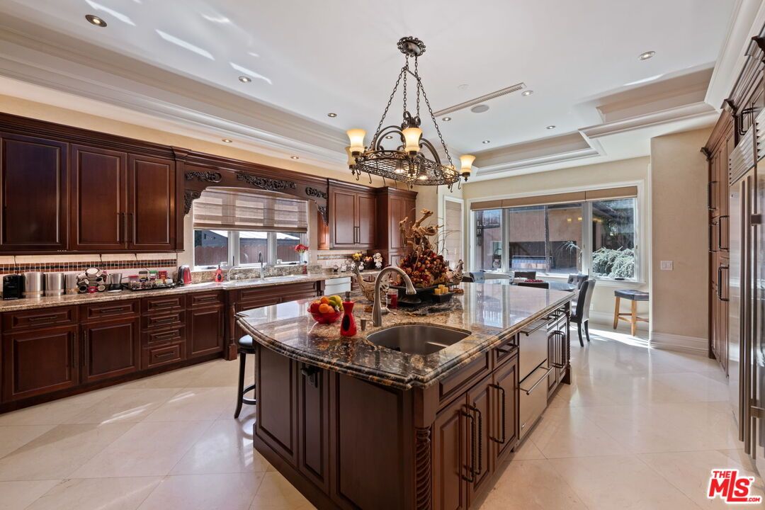 Chandelier, Dining room, Interior, Kitchen, Recessed Lighting, Stainless Steel Appliances