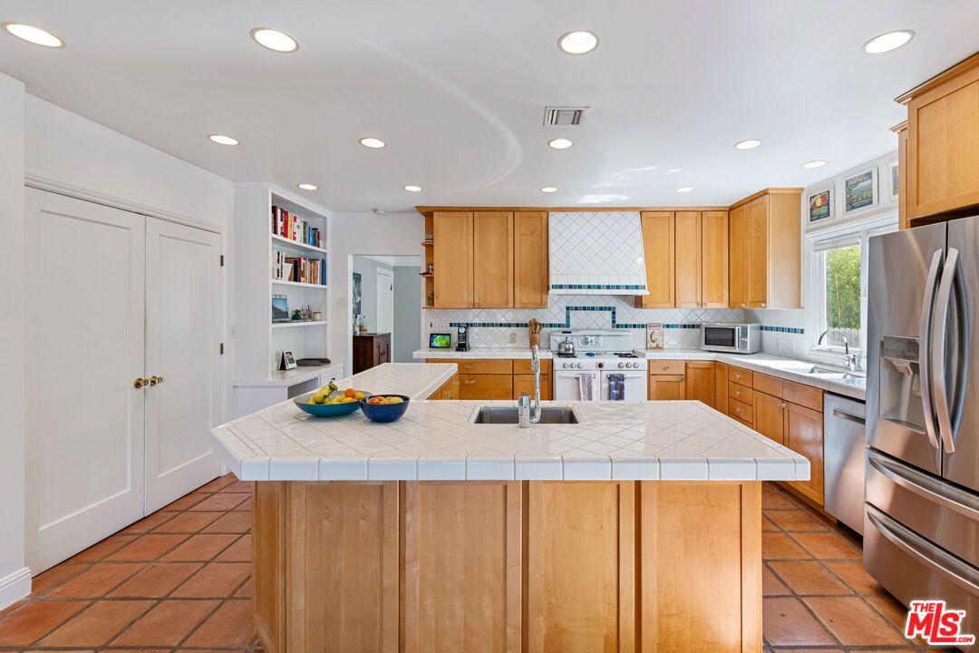Interior, Kitchen, Recessed Lighting, Stainless Steel Appliances, Tile Countertops
