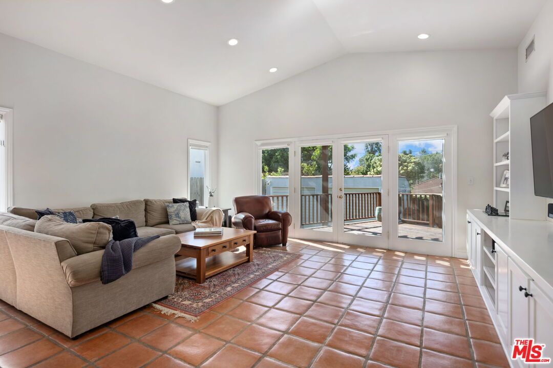 Interior, Living room, Recessed Lighting, Water