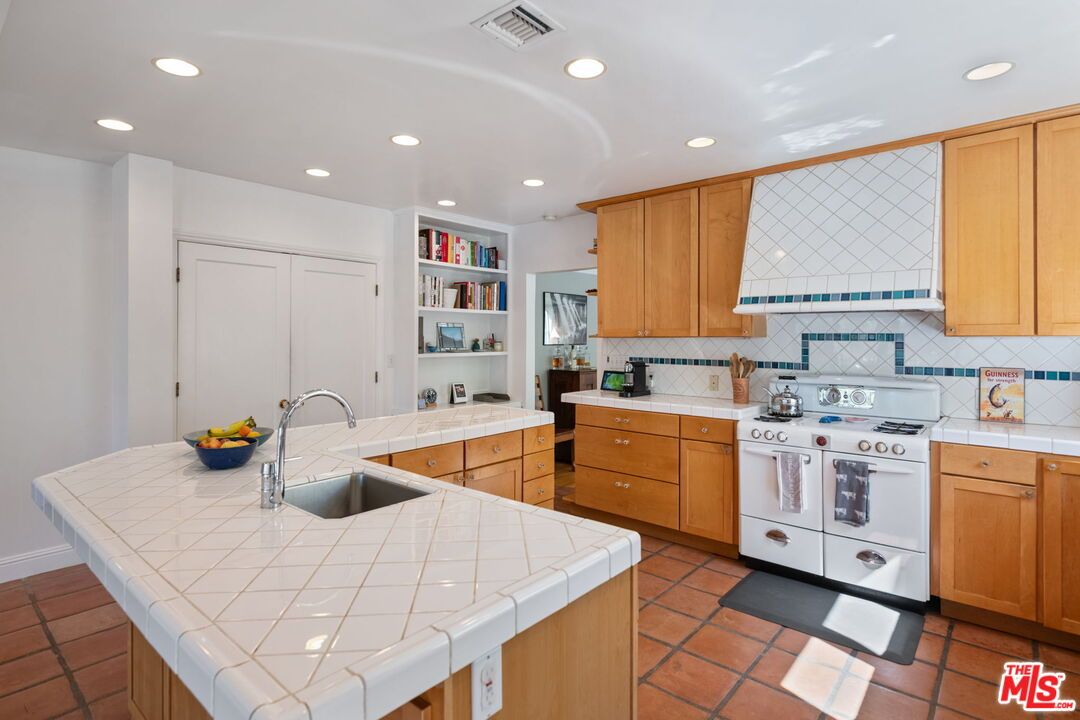 Interior, Kitchen, Recessed Lighting, Tile Countertops