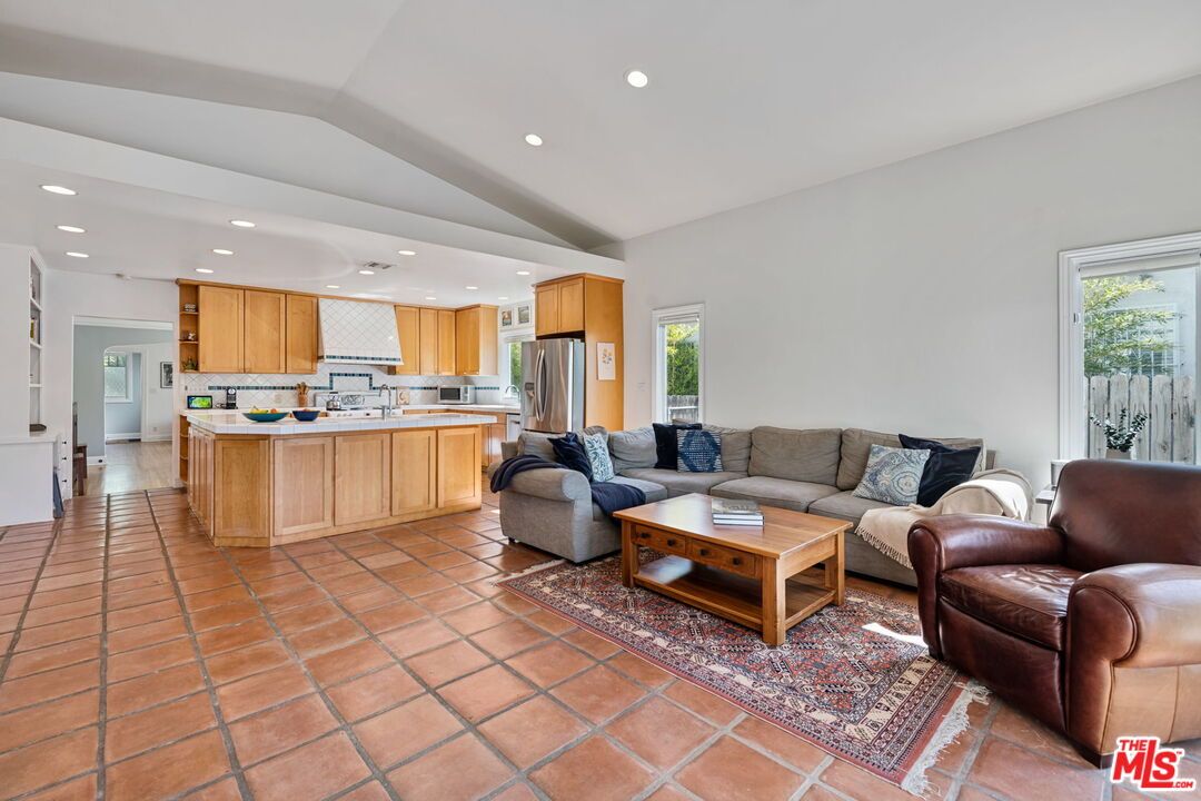 Interior, Kitchen, Living room, Recessed Lighting, Stainless Steel Appliances