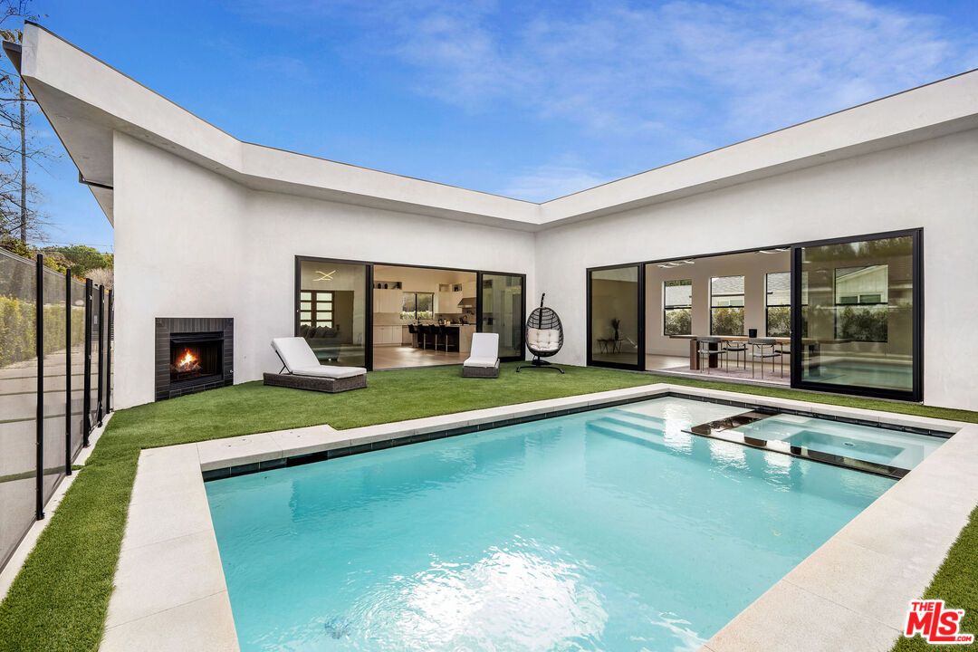 Exterior, Fireplace, Pool