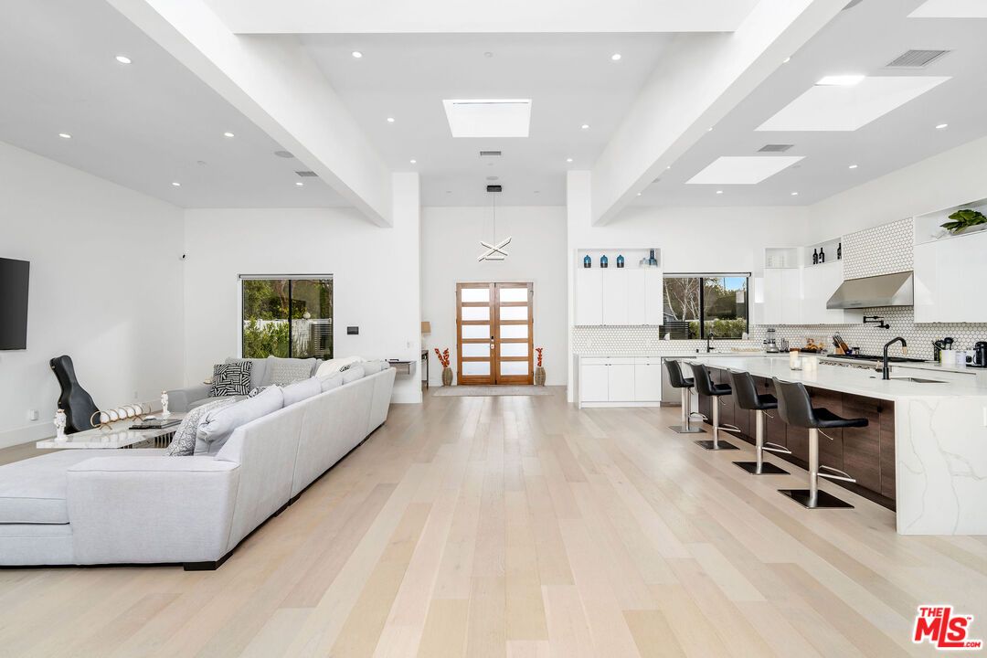 Interior, Kitchen, Living room, Pendant Lights, Recessed Lighting, Wood Texture Flooring