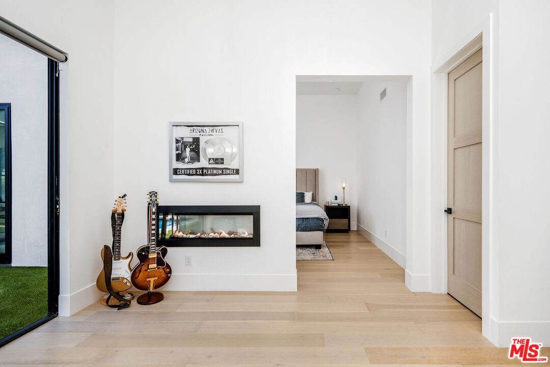 Bedroom, Fireplace, Interior, Wood Texture Flooring