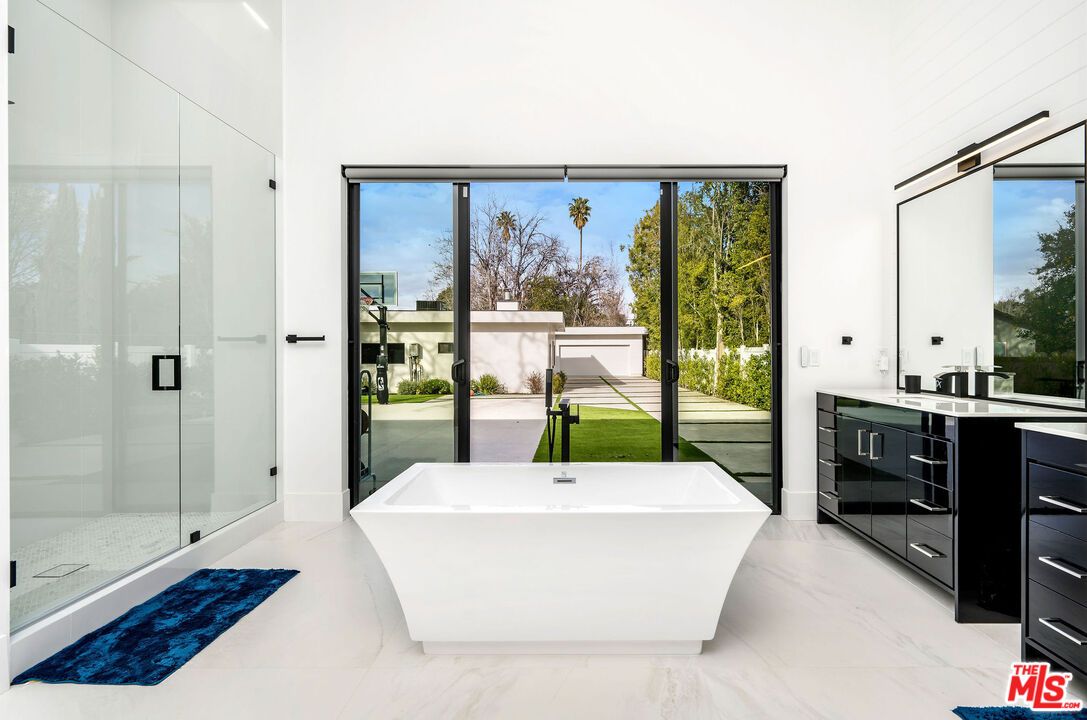 Bathroom, Dual Sink Vanities, Free Standing Baths, Glass Shower, Interior, Marble