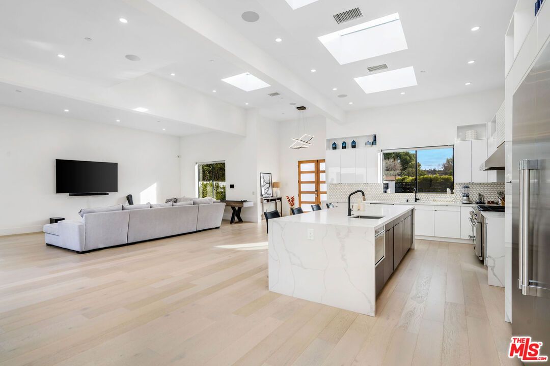 Interior, Kitchen, Living room, Pendant Lights, Recessed Lighting, Stainless Steel Appliances, Wood Texture Flooring