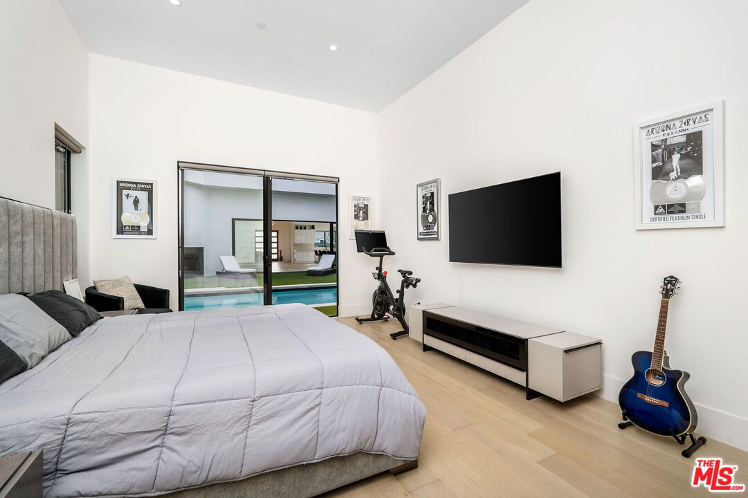 Bedroom, Fitness Equipment, Interior, Recessed Lighting, Wood Texture Flooring