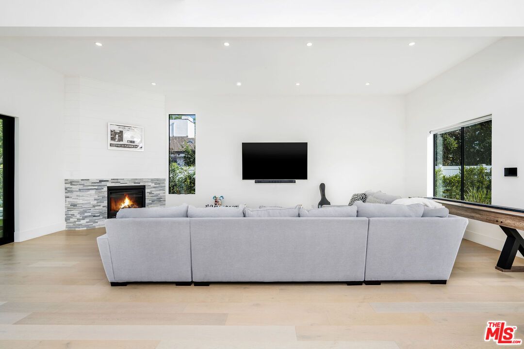 Fireplace, Interior, Living room, Recessed Lighting, Wood Texture Flooring