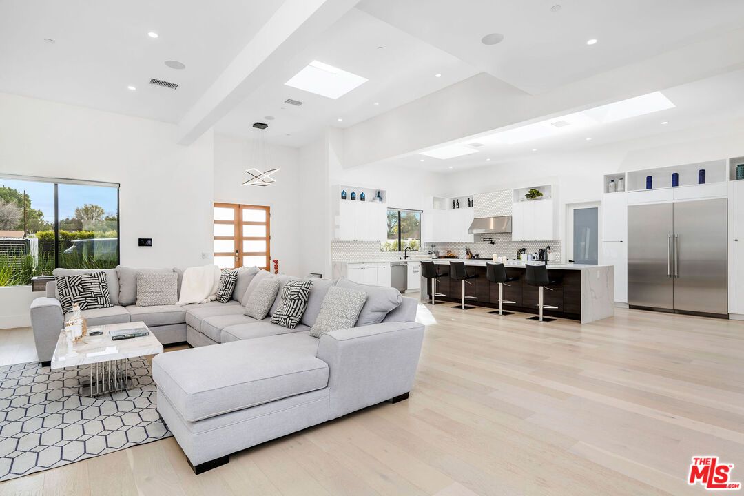 Interior, Kitchen, Living room, Pendant Lights, Recessed Lighting, Stainless Steel Appliances, Wood Texture Flooring