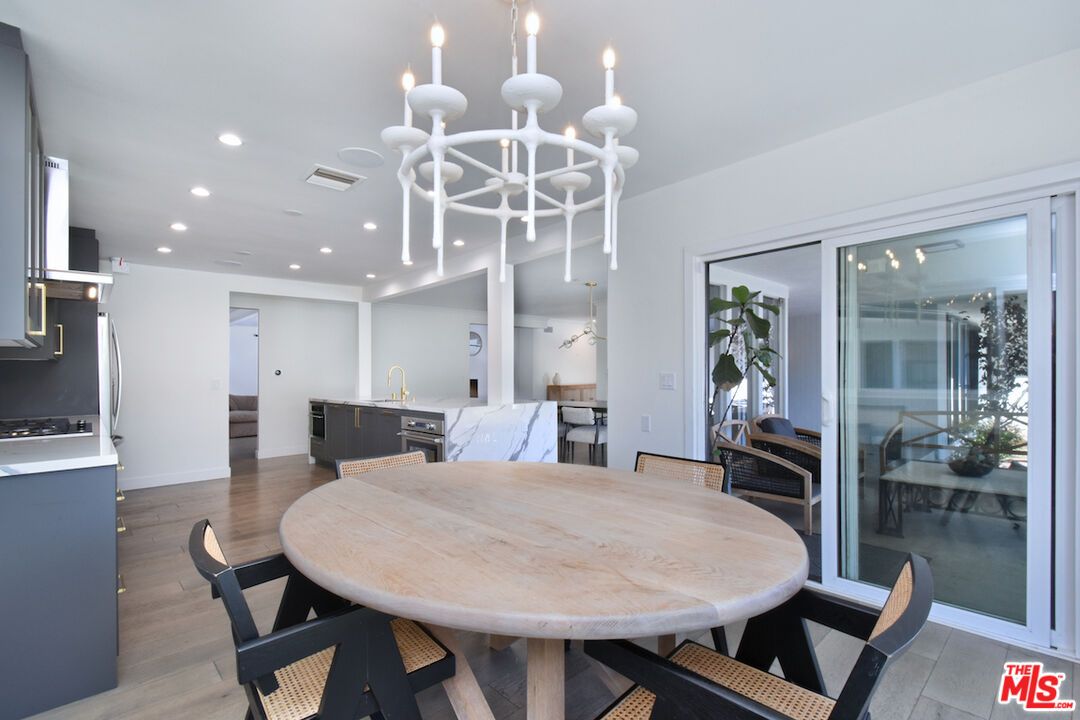 Chandelier, Dining room, Interior, Kitchen, Pendant Lights, Recessed Lighting, Wood Texture Flooring