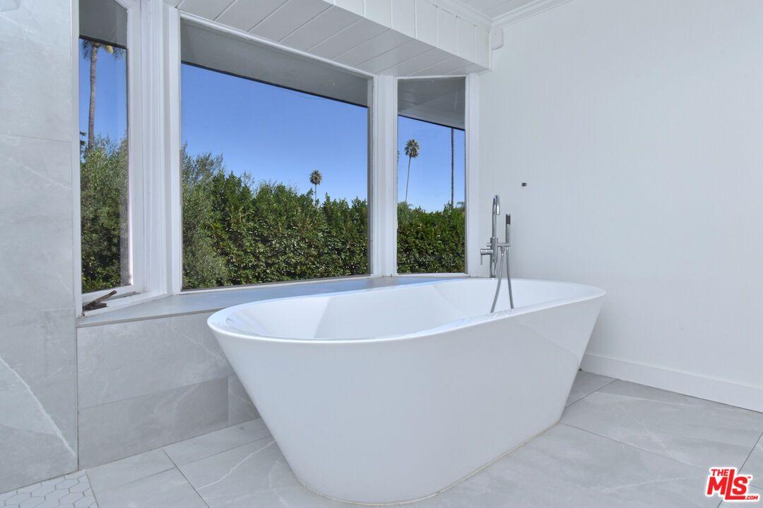 Bathroom, Free Standing Baths, Interior