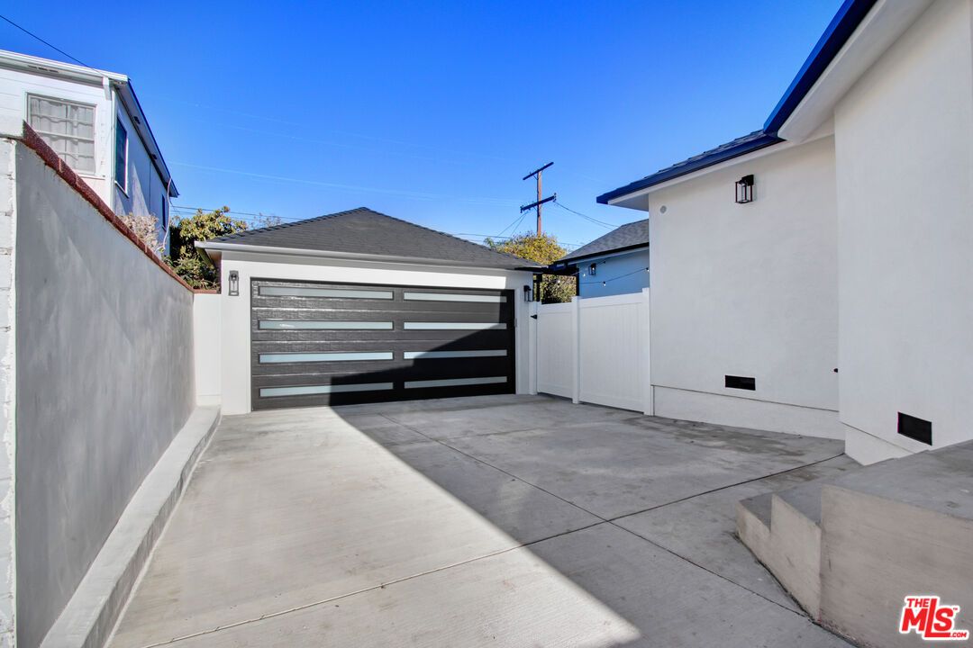Detached Garage, Exterior