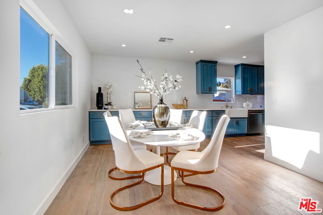 Dining room, Interior, Kitchen, Recessed Lighting, Wood Texture Flooring