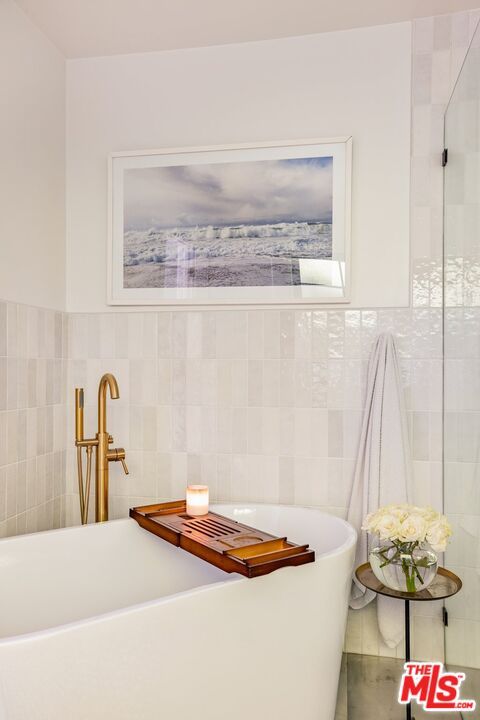 Bathroom, Free Standing Baths, Glass Shower, Interior