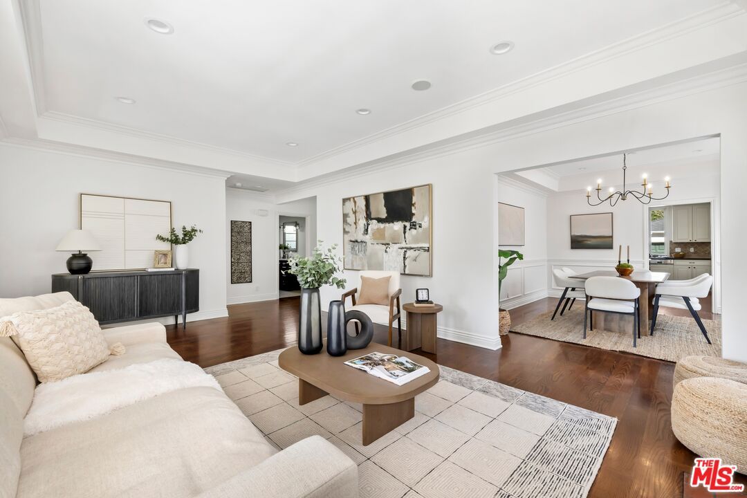 Chandelier, Dining room, Interior, Living room, Recessed Lighting, Wood Texture Flooring