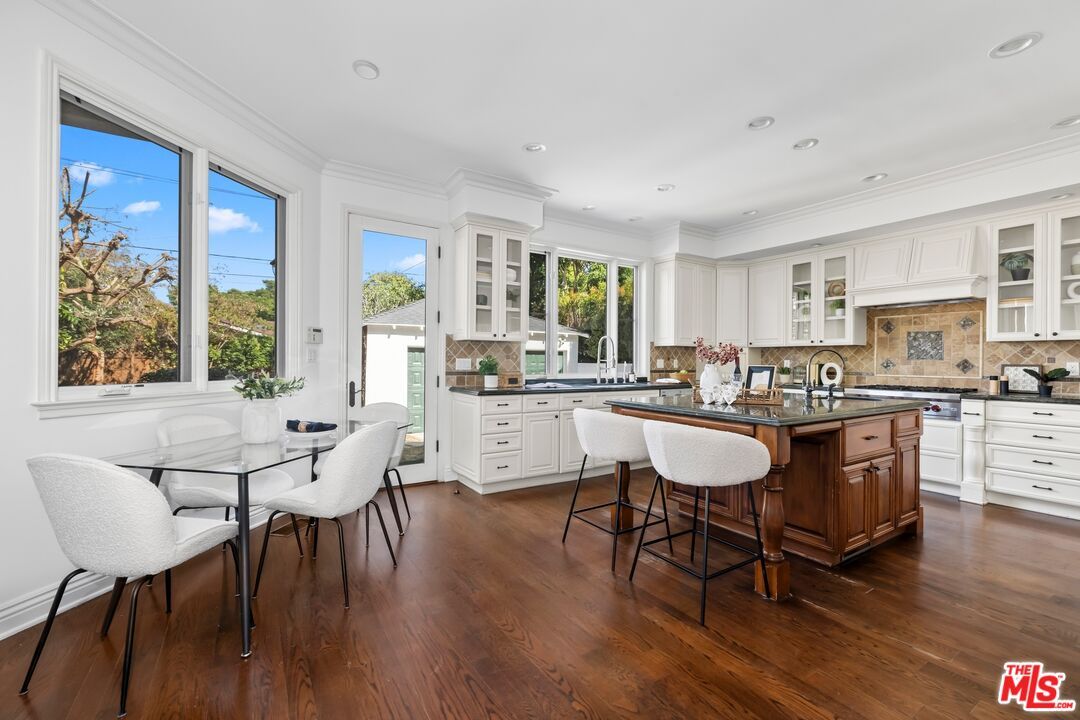 Dining room, Interior, Kitchen, Recessed Lighting, Wood Texture Flooring