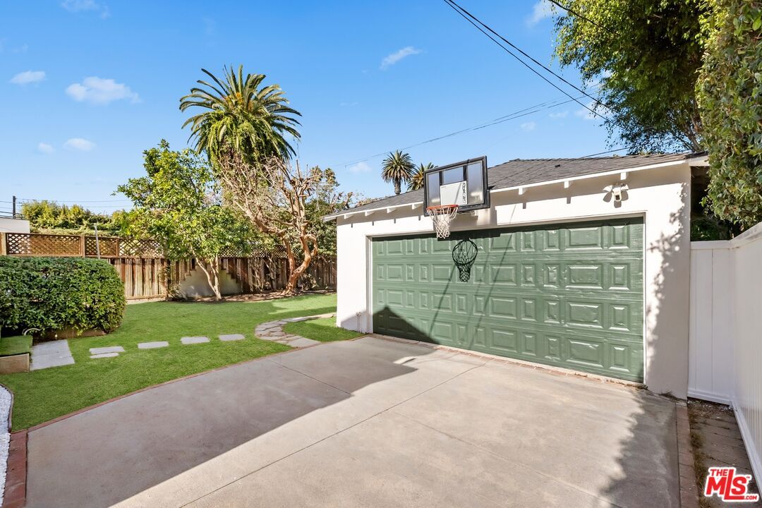 Detached Garage, Exterior