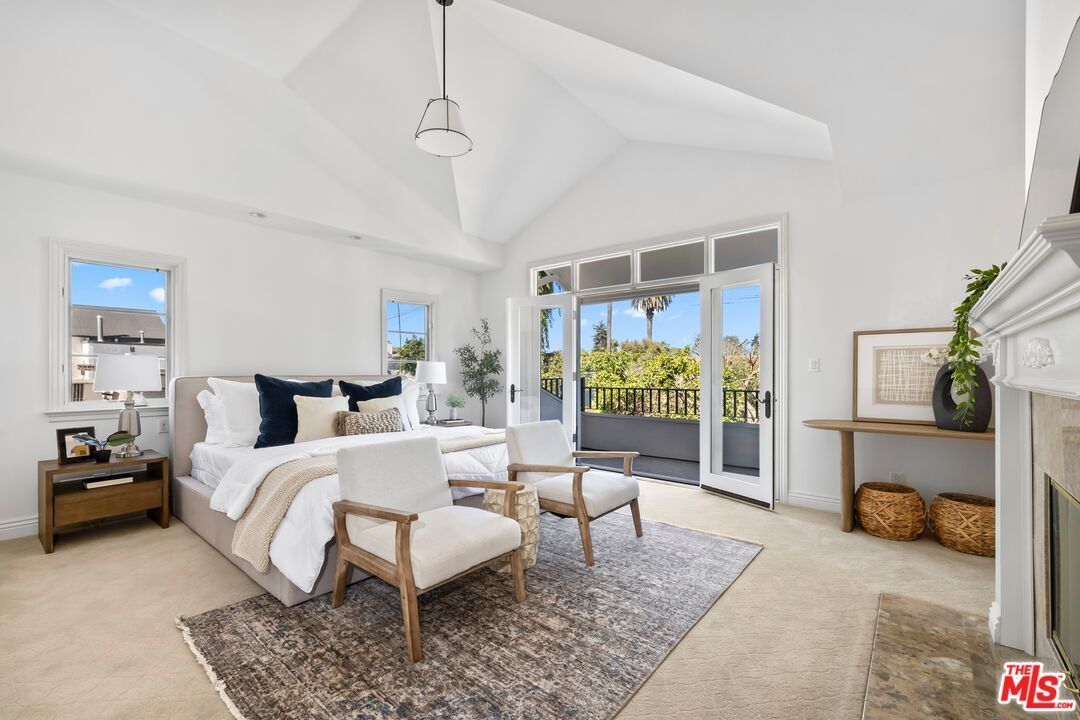 Bedroom, Fireplace, Interior, Pendant Lights