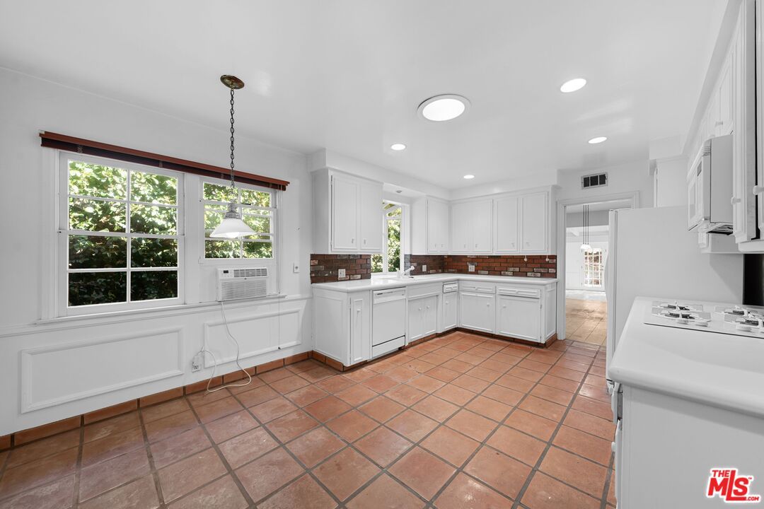 Interior, Kitchen, Pendant Lights, Recessed Lighting