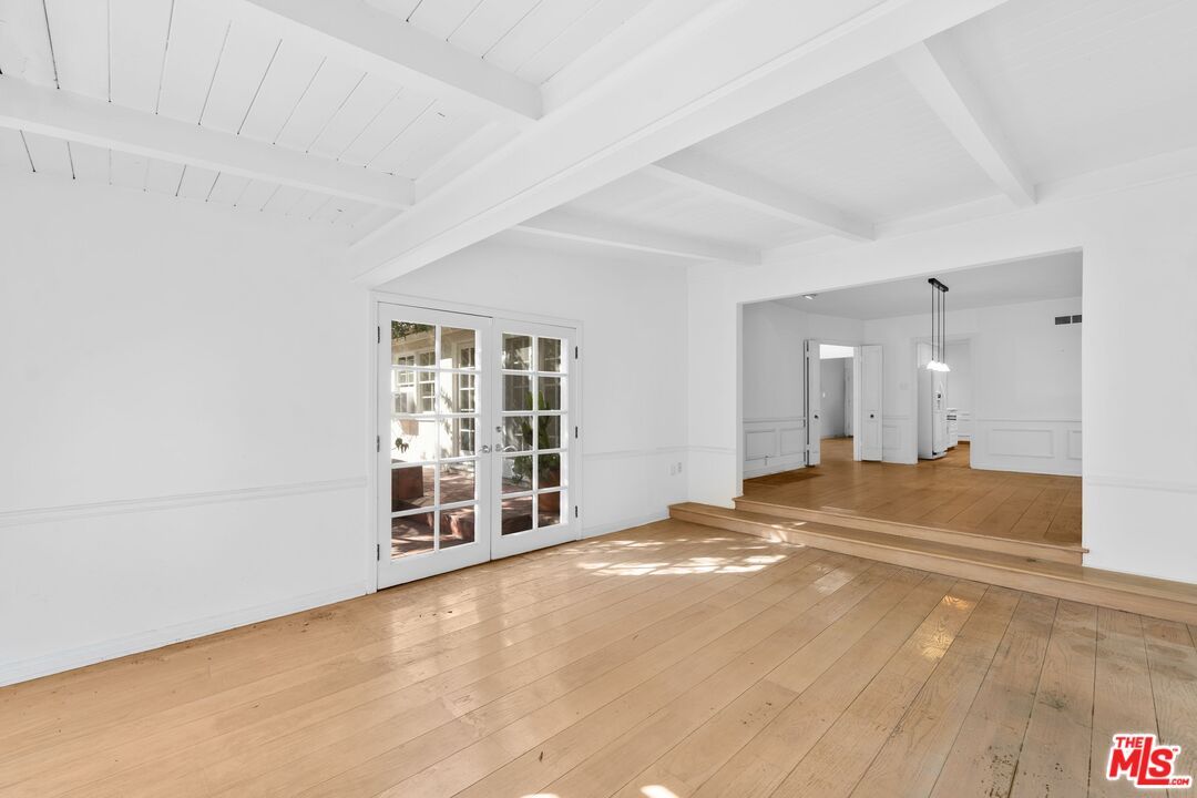 Empty room, Interior, Pendant Lights, Wood Texture Flooring