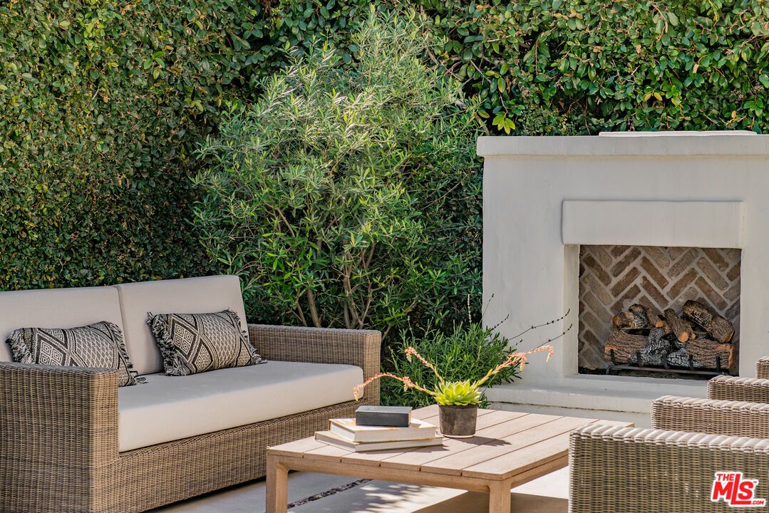 Exterior, Fireplace