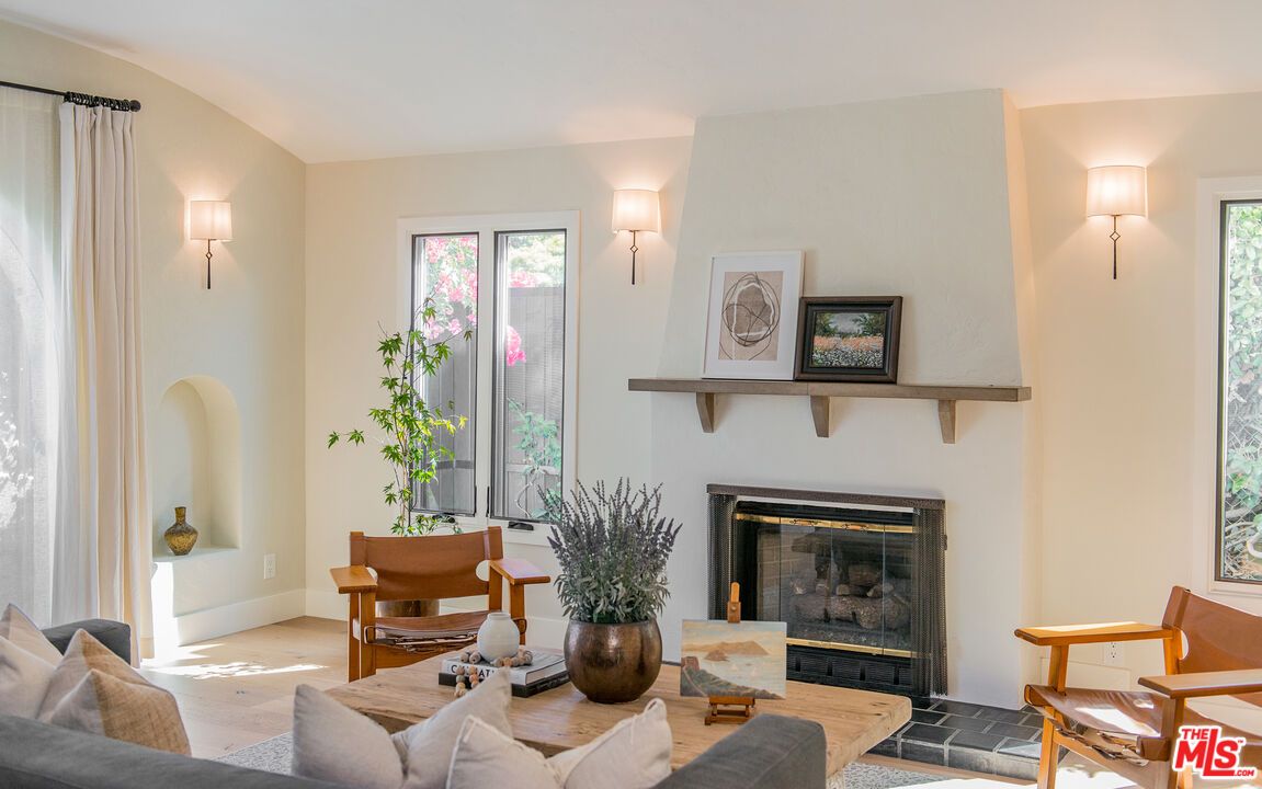 Fireplace, Interior, Living room