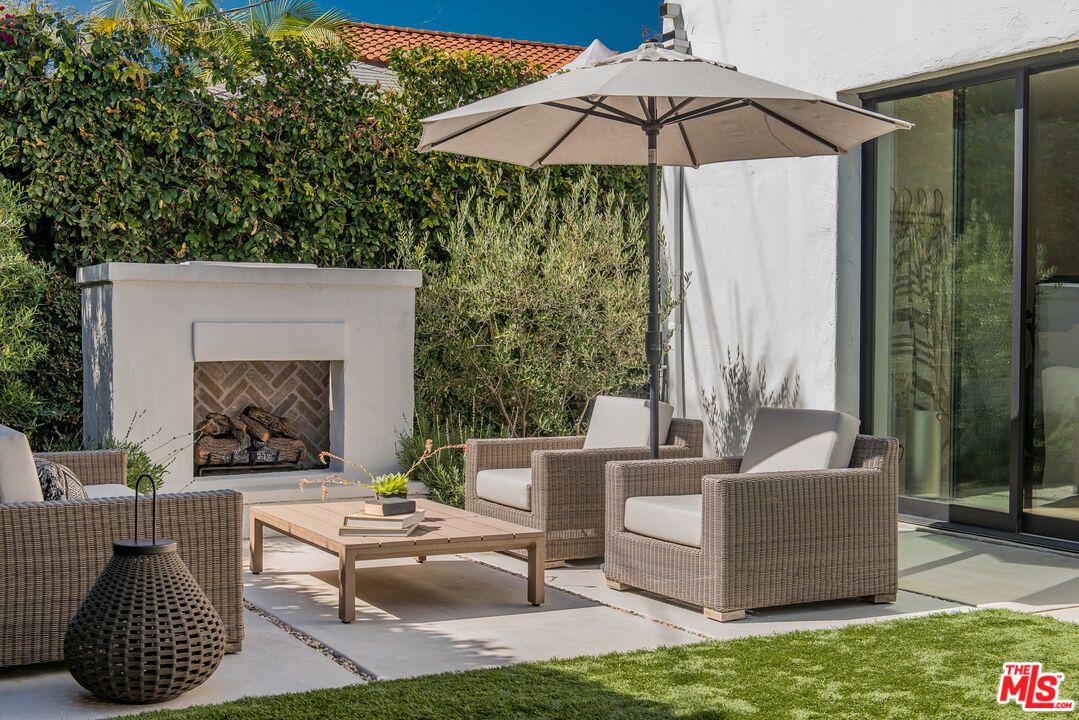 Exterior, Fireplace