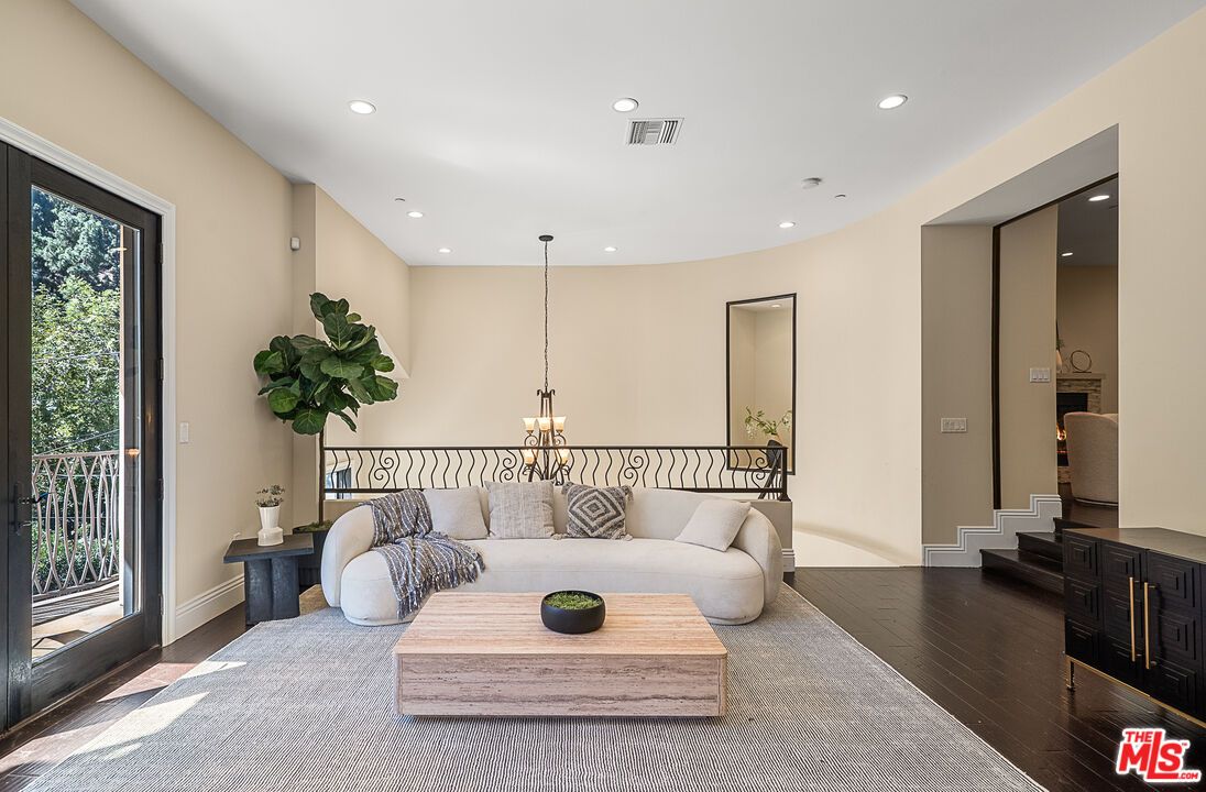 Chandelier, Dining room, Interior, Living room, Pendant Lights, Recessed Lighting, Wood Texture Flooring