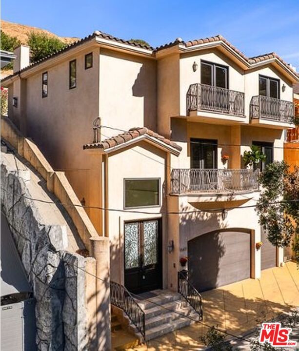 Attached, Exterior, Facade, Mediterranean