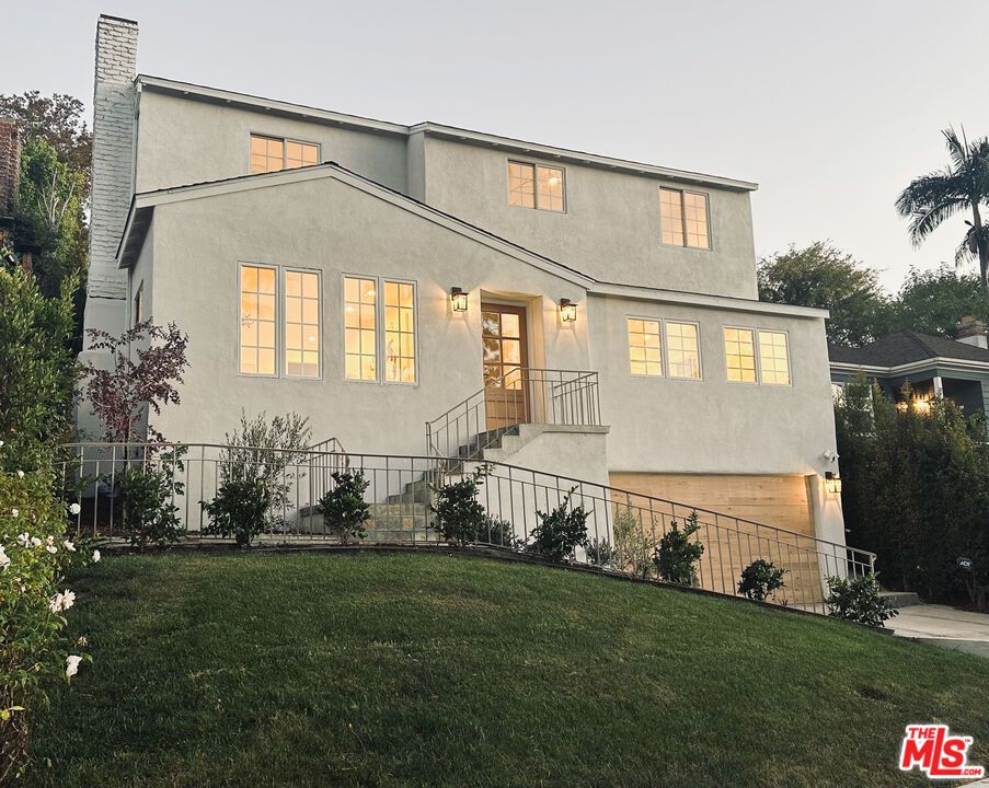 Backyard, Exterior, Facade, Modern