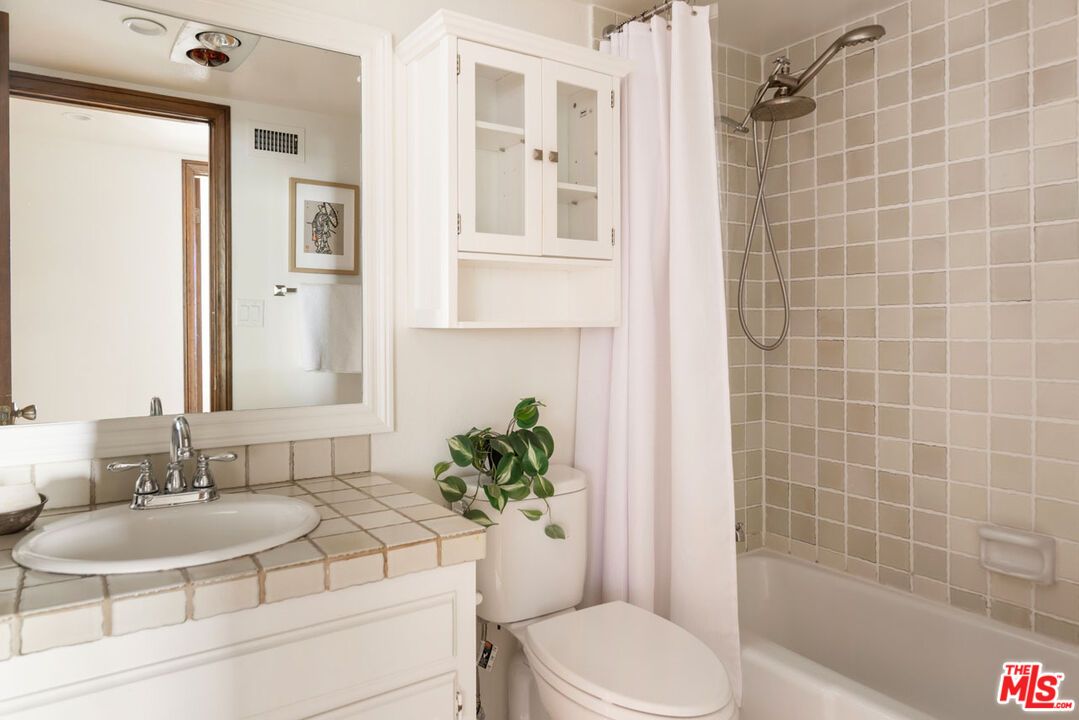 Bathroom, Interior, Tile Countertops