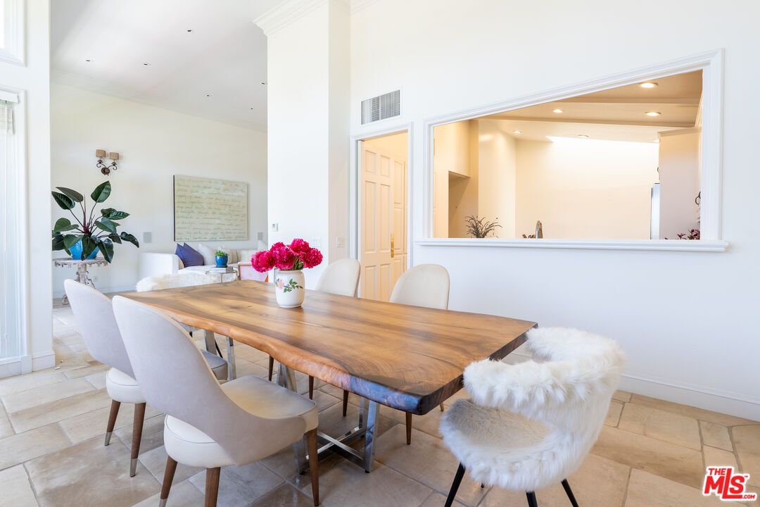 Dining room, Interior, Recessed Lighting