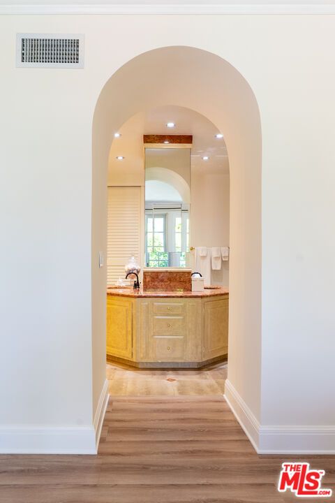 Bathroom, Interior, Recessed Lighting, Wood Texture Flooring